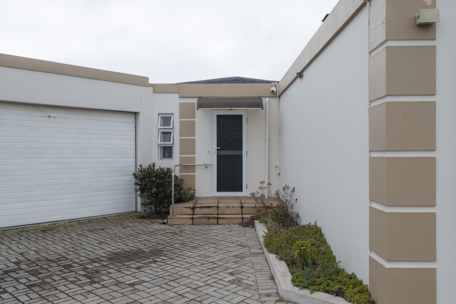 5 Bedroom Property for Sale in Country Club Western Cape